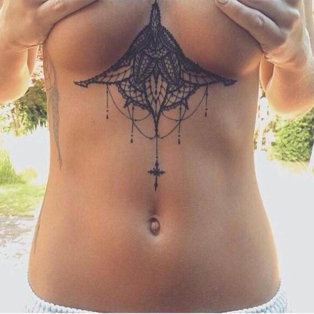 Тату под грудь