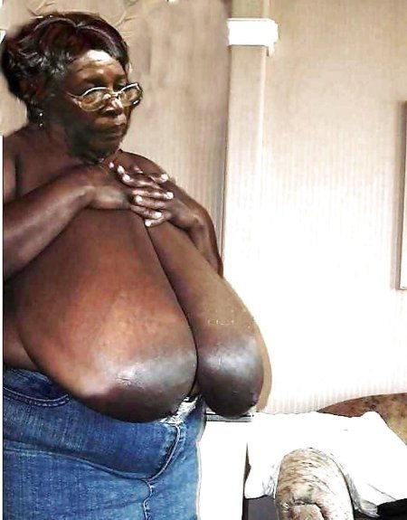Большая грудь негритянки