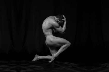 Художественное ню мужчины