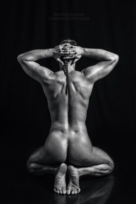 Женская накаченная спина