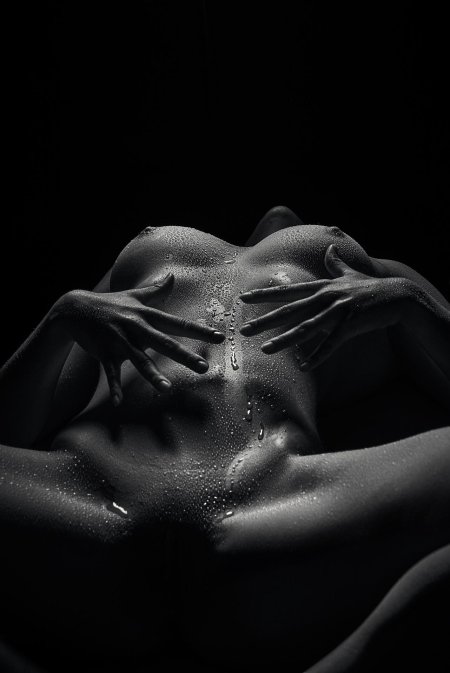 Черно белая эротика