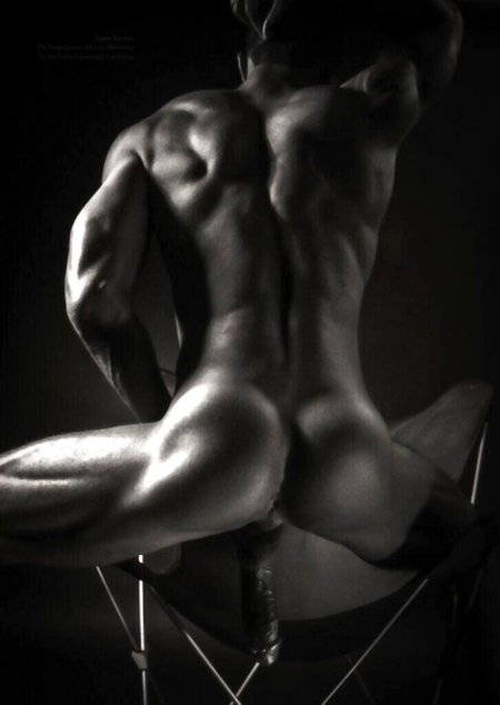 Обнаженное мужское тело