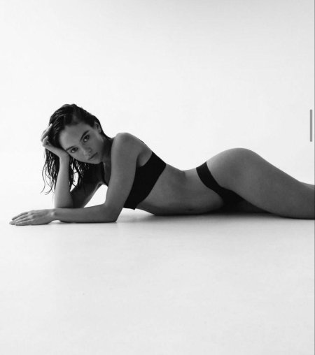 Поза модели