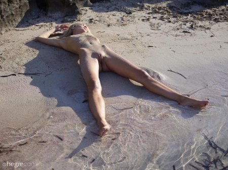 Голые девушки пляж