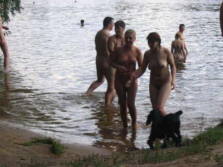 Нудисты на работе