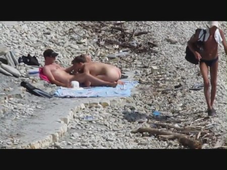 Порно на нудистском пляже