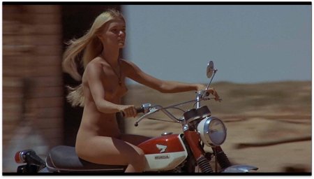 Голая актриса на мотоцикле