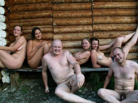 Голые семьи в бане