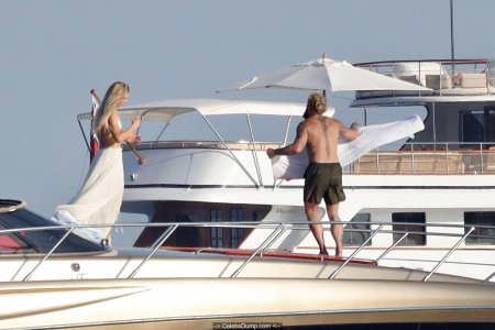 Памелла андерсон яхта