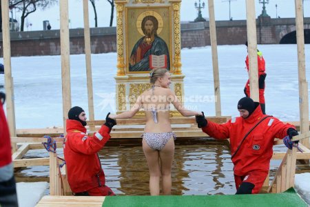 Крещенские купания петропавловская крепость