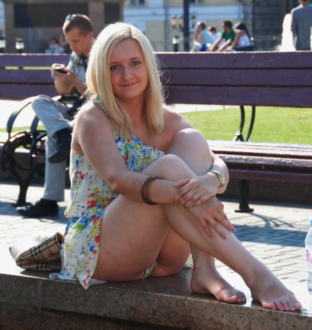 У девушек под юбками