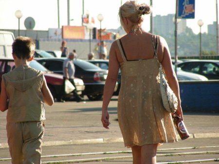 В прозрачной одежде на публике