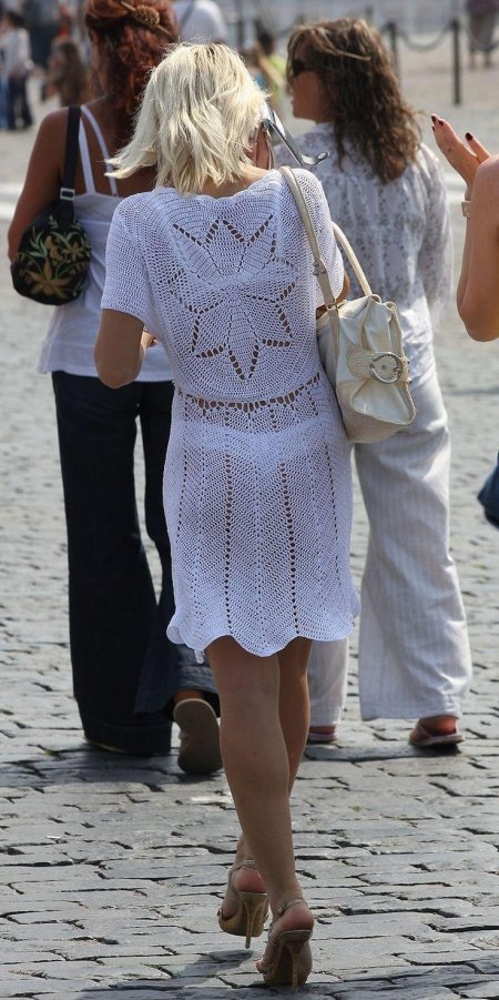 В прозрачной одежде на публике