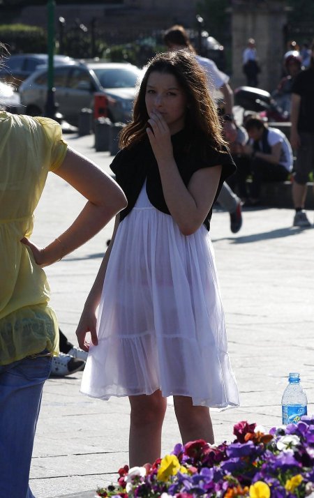 Просвечивающее летнее платье