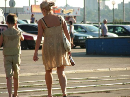 Прозрачное платье на улице