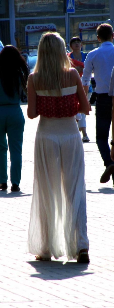 Прозрачная одежда на улице