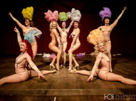 Голые танцовщицы варьете