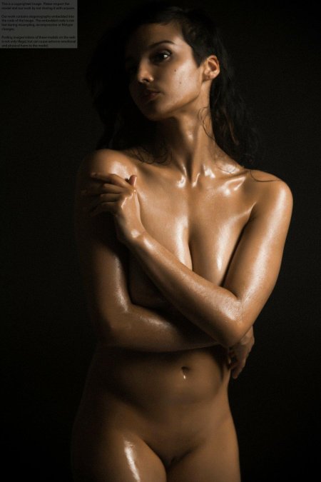 Брюнетка модели