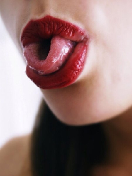 Губы женские