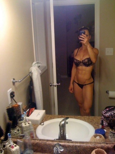 Селфи в ванной перед зеркалом