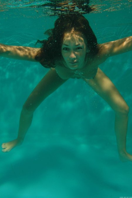 Голые девушки под водой