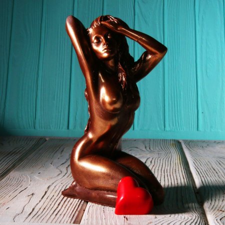 Статуэтка женщина
