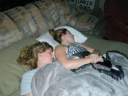 Пьяные спящие девушки