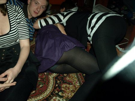 Пьяные девушки в колготках