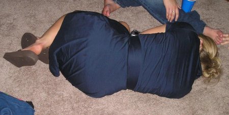 Пьяные спящие девушки