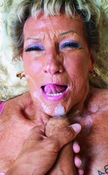 Пожилая женщина