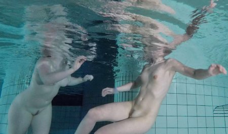 Плавание в бассейне