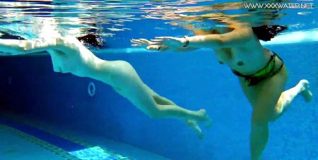 Эротика в бассейне