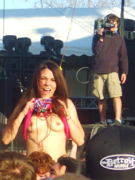 Фестиваль голых