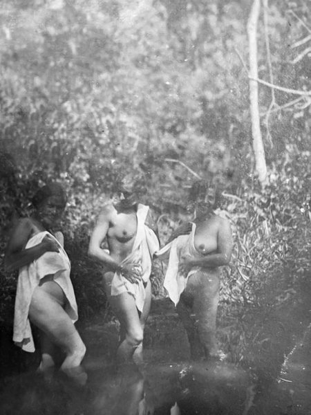 Купание голышом в деревне ретро