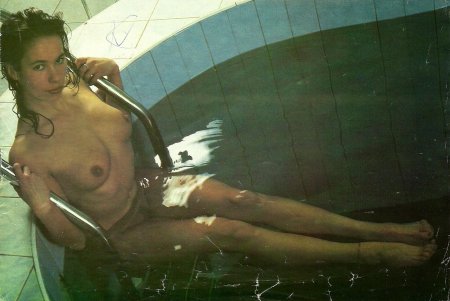 В ванной голая