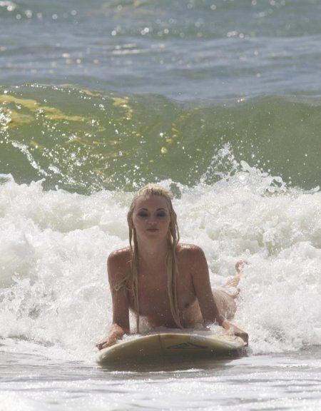 Голые девки на серфинге