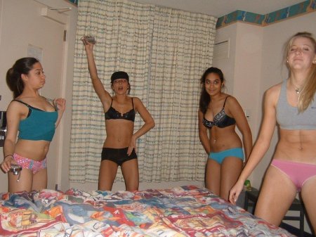 Голые американские студентки