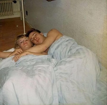 Ню в общежитии 90 х годов