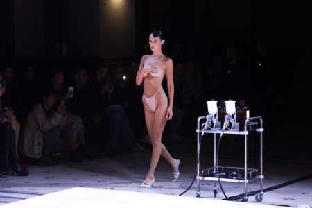 Показ мод голые