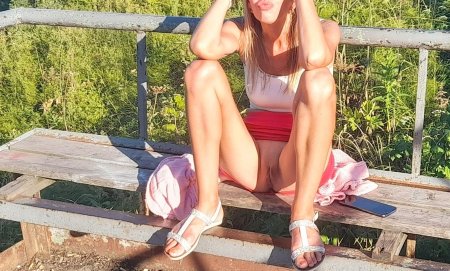 Без трусиков на улице