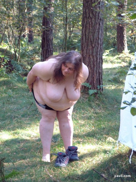 Деревенские толстушки без трусов