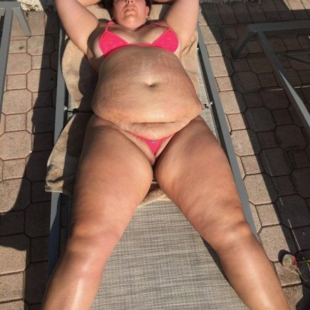 Толстушка в бикини