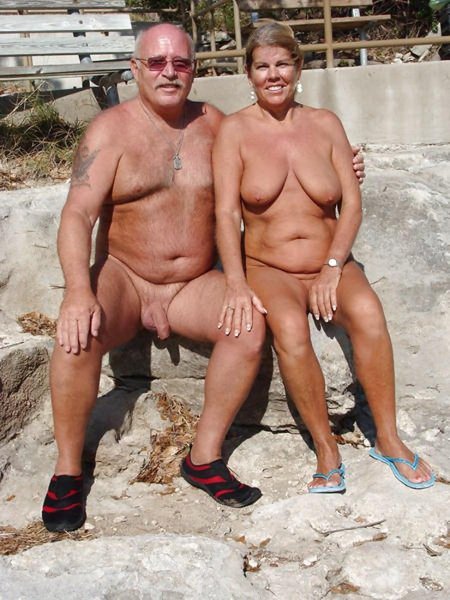 Пара нудистов