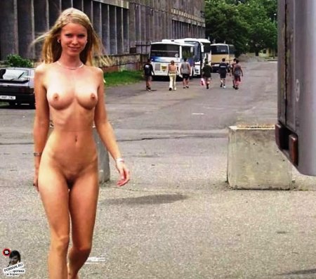 Умерща, голоя девушка люба без трусов