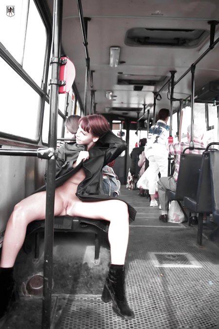 Девушки без трусов в транспорте
