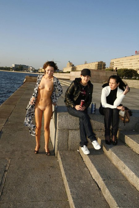 Обнажение в публичных местах