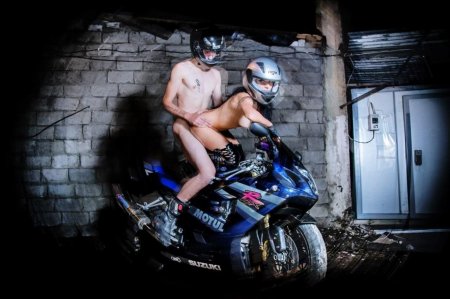 Девушка на мотоцикл