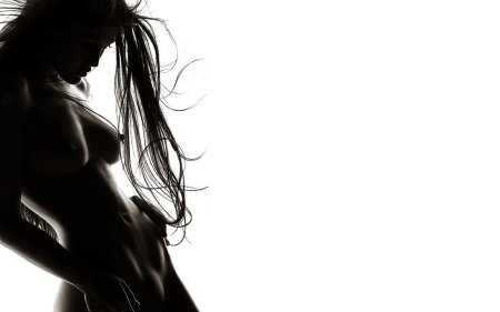 Эротические девушки на тёмном фоне