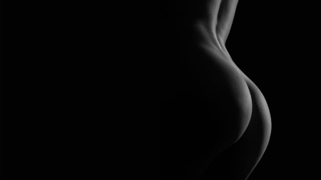 Силуэт голой женщины