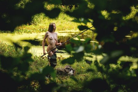 Девушка на рыбалке